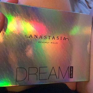 anastasia dream glow kit